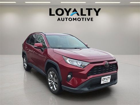 Used 2021 Toyota RAV4 XLE Premium image 7
