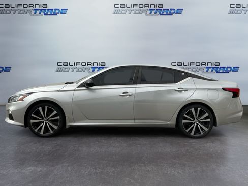 Used 2022 Nissan Altima 2.5 SR FWD image 8