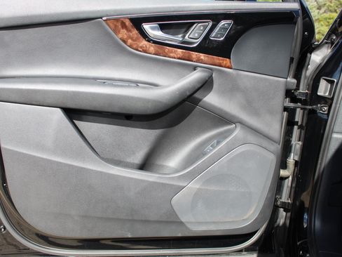 Used 2017 Audi Q7 3.0T Premium Plus image 10