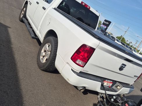 Used 2017 RAM 1500 Express AWD/4WD image 3