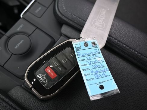 Used 2025 Toyota Grand Highlander FWD image 23