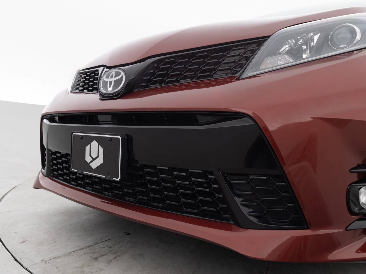 Used 2020 Toyota Sienna SE w/ Nightshade Edition AWD/4WD image 15
