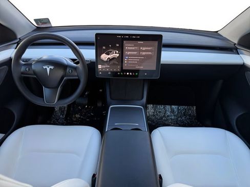 Used 2023 Tesla Model Y Long Range AWD/4WD image 13