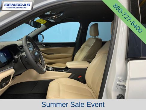 Used 2024 Jeep Grand Cherokee L Limited AWD/4WD image 9