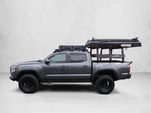 Used 2018 Toyota Tacoma TRD Off-Road w/ Technology Package AWD/4WD image 8