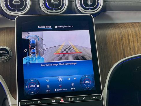 Used 2025 Mercedes-Benz GLC 300 4MATIC image 14