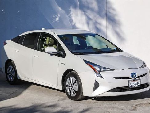 Used 2016 Toyota Prius Three image 3