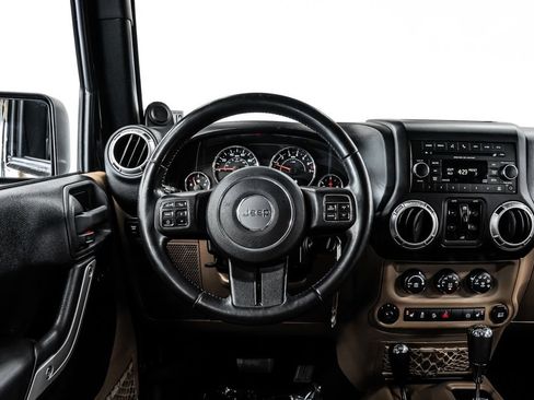 Used 2012 Jeep Wrangler Unlimited Rubicon w/ Dual Top Group AWD/4WD image 22