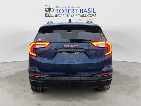 Used 2022 GMC Terrain SLT w/ Elevation Edition image 4