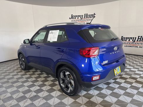 Used 2023 Hyundai Venue SEL FWD image 6
