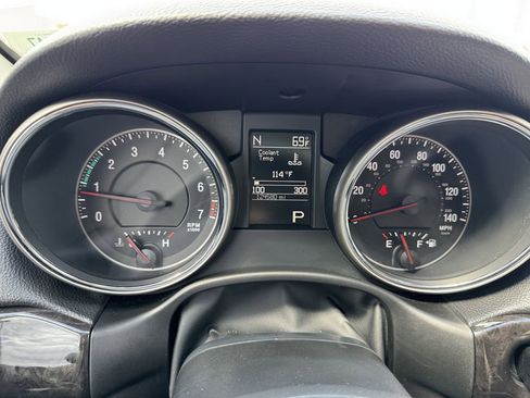 Used 2012 Jeep Grand Cherokee Laredo AWD/4WD image 16