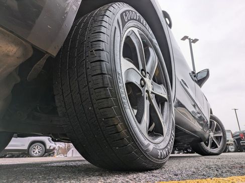 Used 2020 Buick Enclave Essence w/ Sport Touring Edition image 37