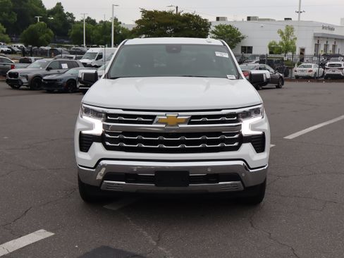Used 2023 Chevrolet Silverado 1500 LTZ AWD/4WD image 3