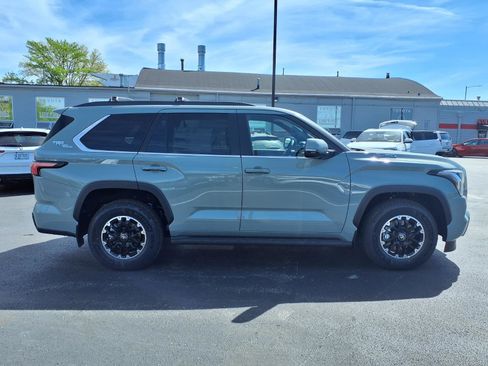 New 2026 Toyota Sequoia SR5 w/ TRD Off-Road Package AWD/4WD image 4