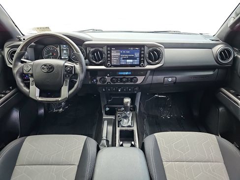 Used 2022 Toyota Tacoma TRD Sport w/ Technology Package AWD/4WD image 9
