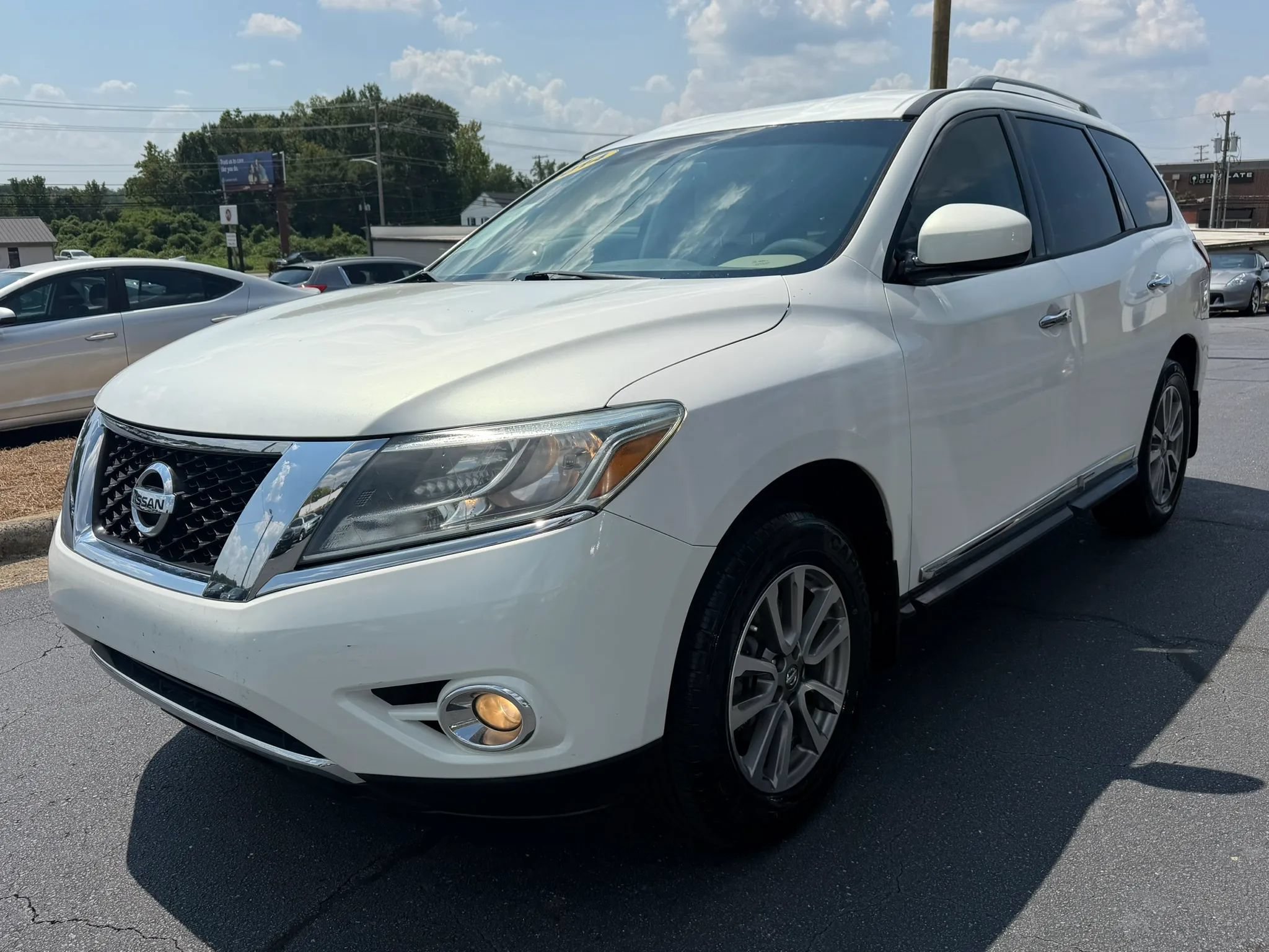 Used 2014 Nissan Pathfinder SL FWD image 3