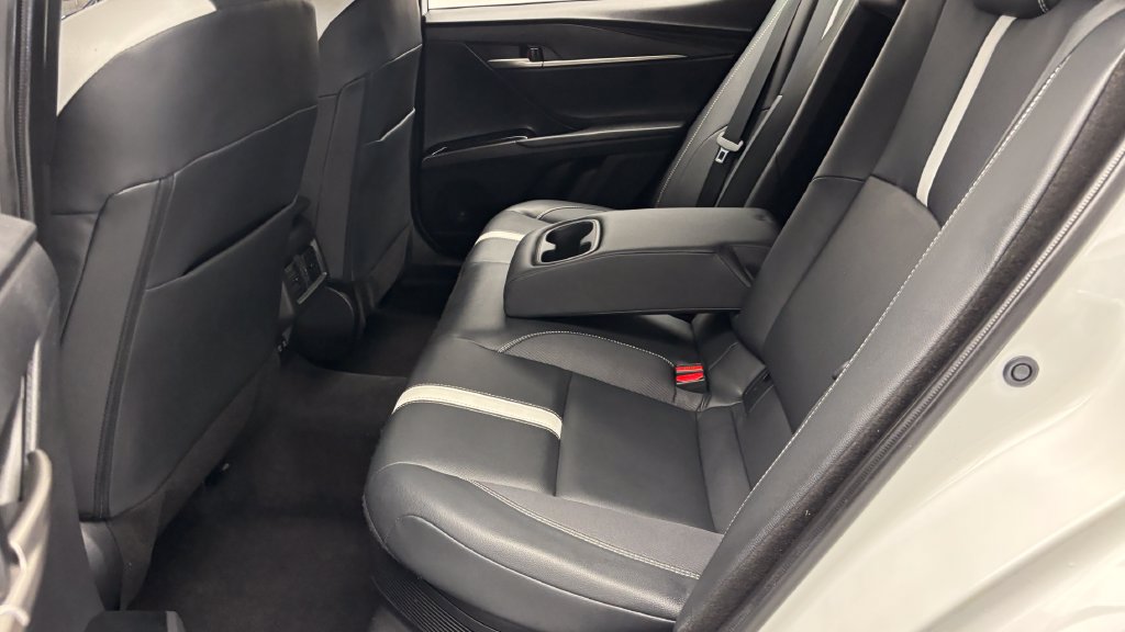 Used 2025 Toyota Camry SE FWD image 30