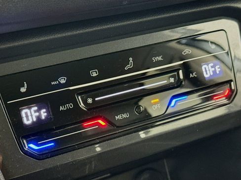 Certified 2024 Volkswagen Tiguan SE image 19