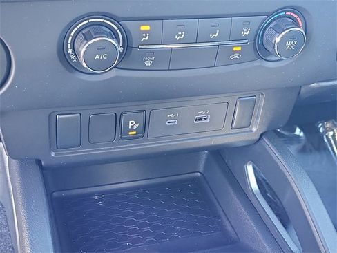 Used 2025 Nissan Frontier SV image 13