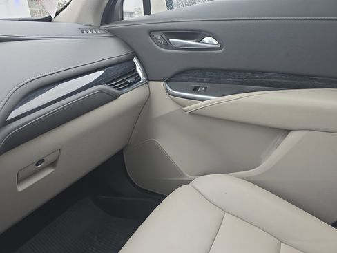 Used 2023 Cadillac XT4 Premium Luxury w/ Cold Weather Package AWD/4WD image 29