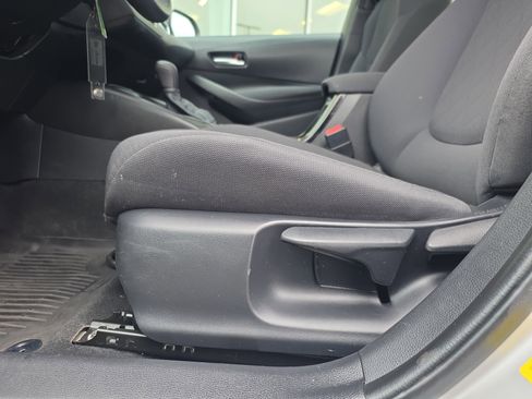 Used 2021 Toyota Corolla LE image 13