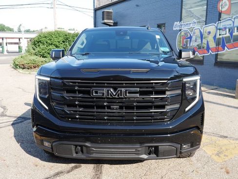 Used 2022 GMC Sierra 1500 Elevation w/ Elevation Premium Package AWD/4WD image 2