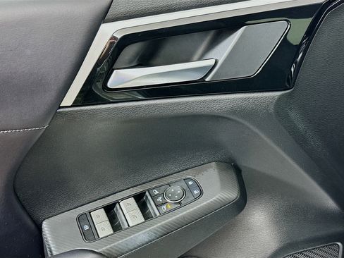 Used 2024 Mitsubishi Outlander SE image 15