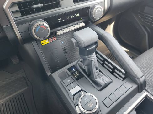 Used 2026 Toyota 4Runner SR5 AWD/4WD image 21