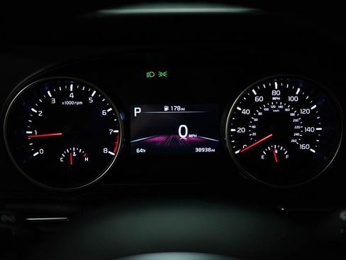 Used 2024 Kia Carnival LX image 17