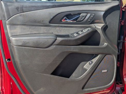 Used 2023 Chevrolet Traverse High Country image 10
