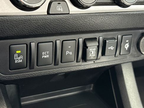 Used 2023 Toyota Tacoma Limited image 29