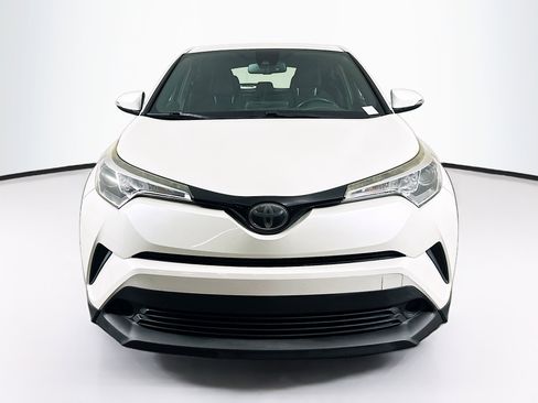 Used 2018 Toyota C-HR XLE FWD image 2