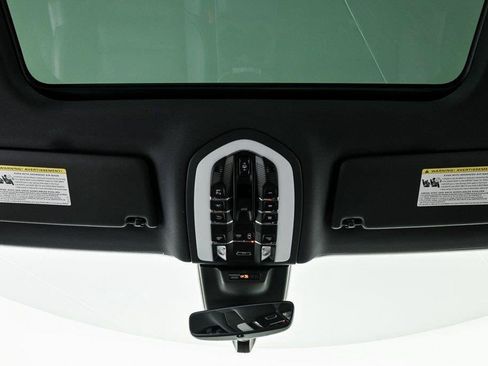 Used 2026 Porsche Macan AWD/4WD image 20