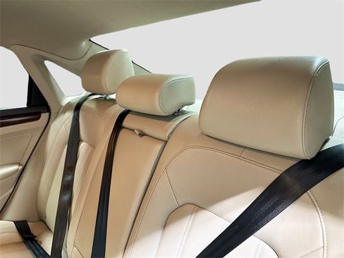 Used 2020 Volkswagen Passat 2.0T SEL image 28