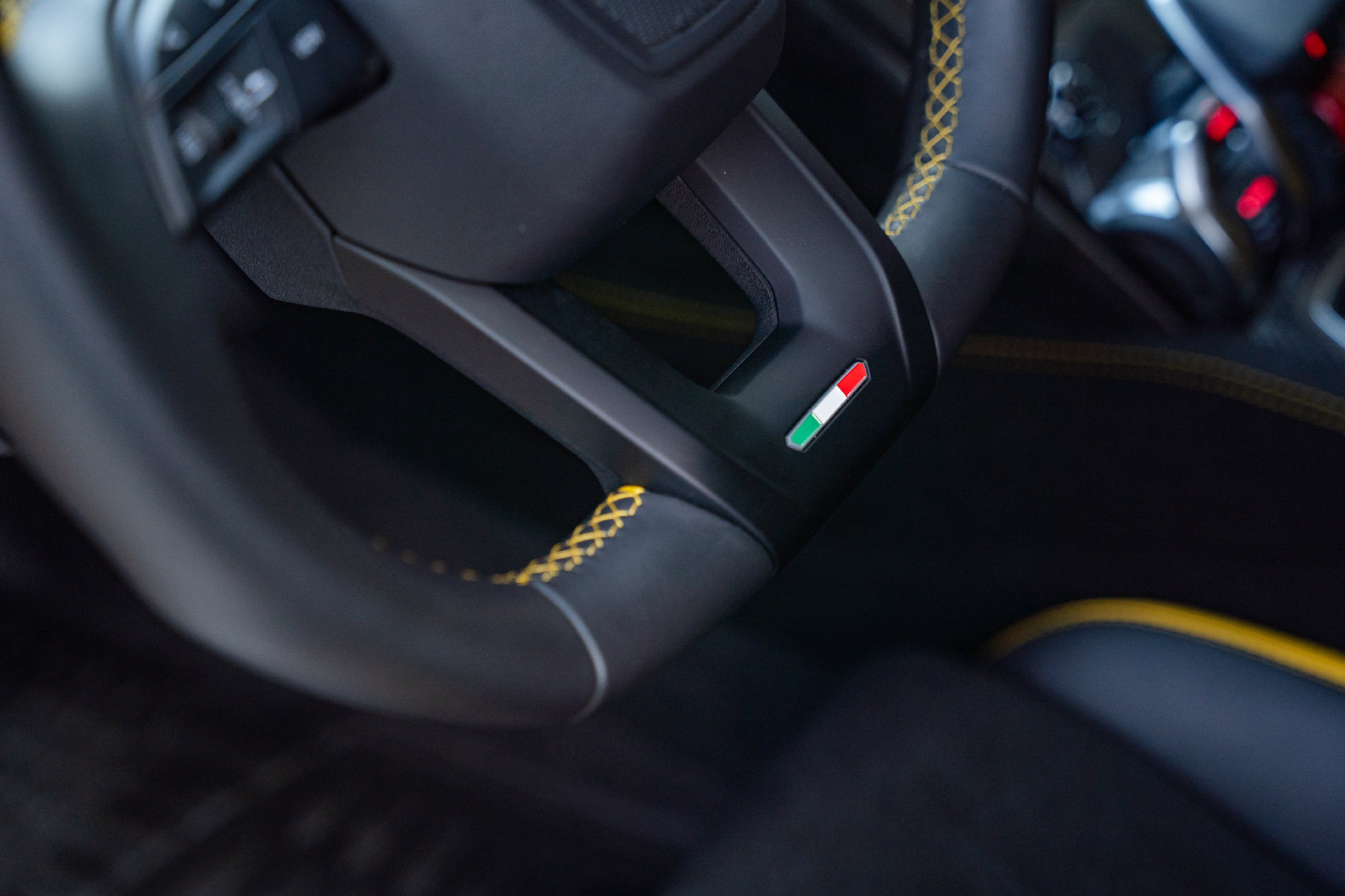 Used 2024 Lamborghini Urus Performante AWD/4WD image 32
