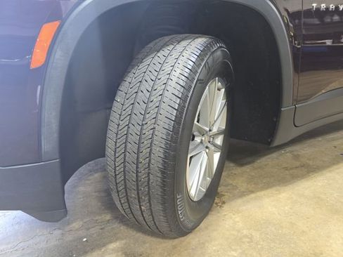 Used 2023 Chevrolet Traverse LT w/ LPO, Floor Liner Package image 37