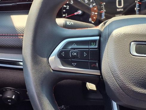 Used 2025 Jeep Compass Trailhawk AWD/4WD image 13