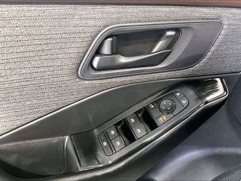 Used 2023 Nissan Rogue S AWD/4WD image 43