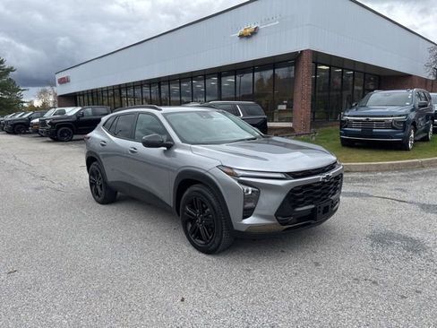 Used 2024 Chevrolet Trax ACTIV w/ Sunroof Package FWD image 1