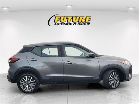 Certified 2021 Nissan Kicks SV image 3