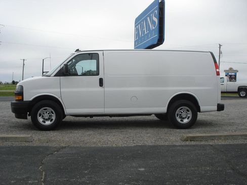 Used 2021 Chevrolet Express 2500 RWD image 5