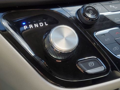 Used 2024 Chrysler Pacifica Touring-L image 29