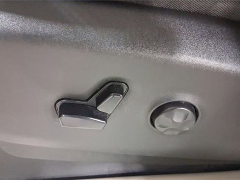 Used 2020 Chrysler Pacifica Touring-L image 24