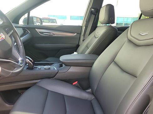 Used 2025 Cadillac XT6 Luxury FWD image 26