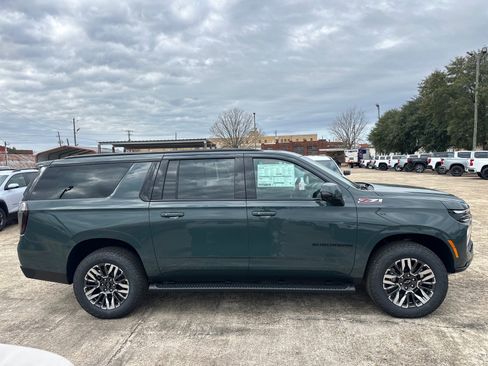 New 2026 Chevrolet Suburban Z71 w/ Comfort Package image 6