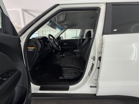 Used 2019 Kia Soul + FWD image 17