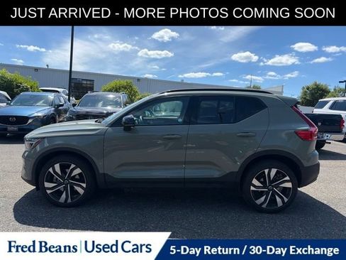 Used 2023 Volvo XC40 B5 Plus w/ Driver Assist Package AWD/4WD image 4