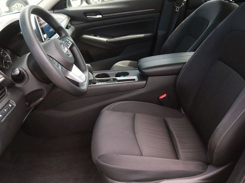 Used 2025 Nissan Altima 2.5 SV FWD image 13