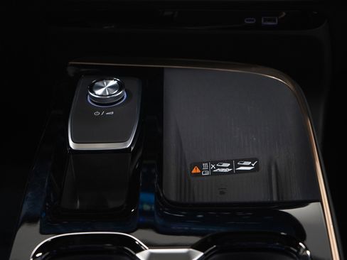 Used 2025 Buick Enclave Avenir image 20