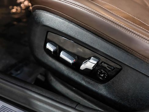 Used 2019 BMW M550i xDrive image 44